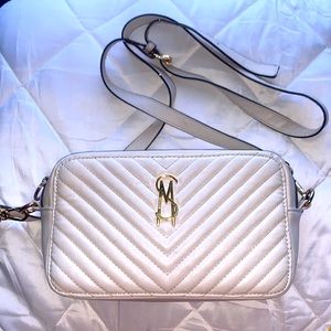 Steve Madden crossbody bag Color Cream Chain included 2 Inside Pockets